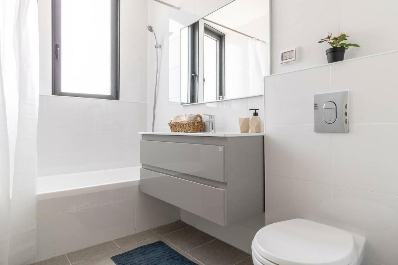 Magical 2Br/Parking With Amazing View, City Center エルサレム エクステリア 写真